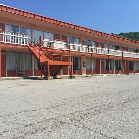 Daniel Boone Motor Inn Pikeville Eksteriør billede