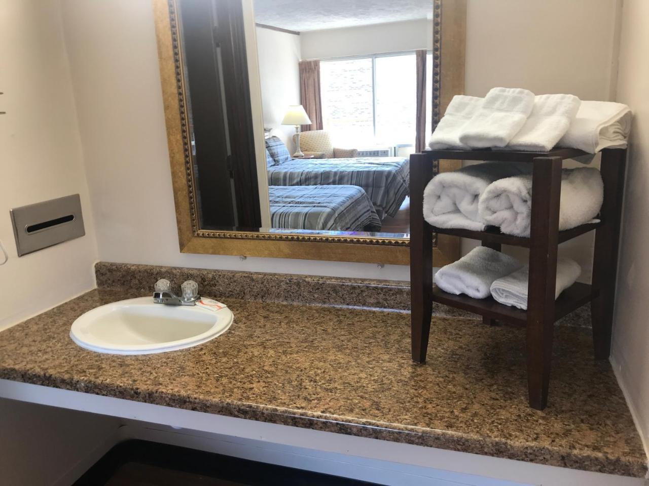 Daniel Boone Motor Inn Pikeville Eksteriør billede